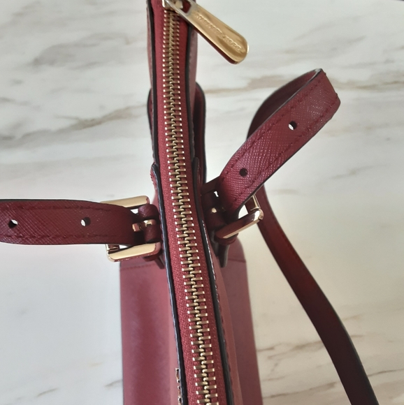 MICHALE KORS Red Jet Set Saffiano Leather Medium Tote - Picture 10 of 14